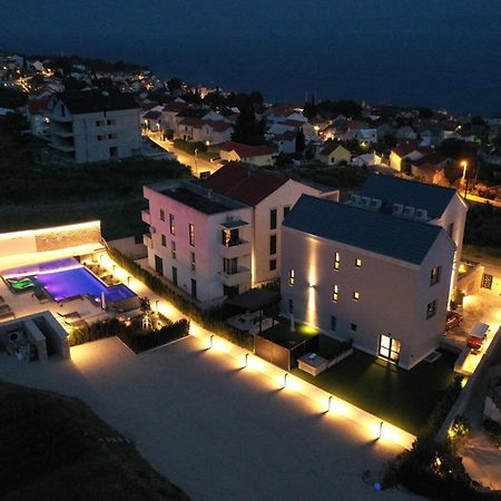 Grey House Apartment Bol Exterior photo