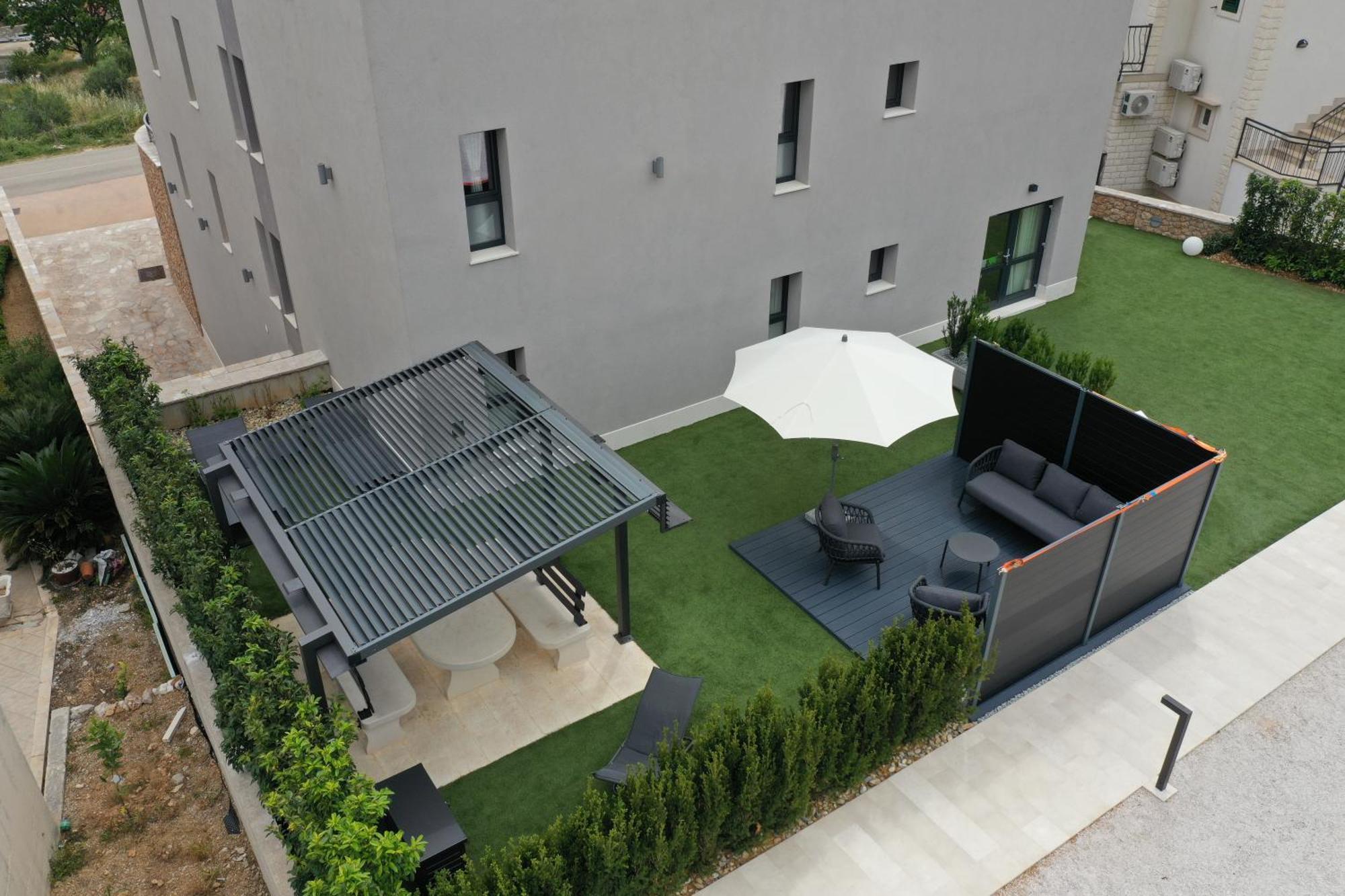 Grey House Apartment Bol Exterior photo