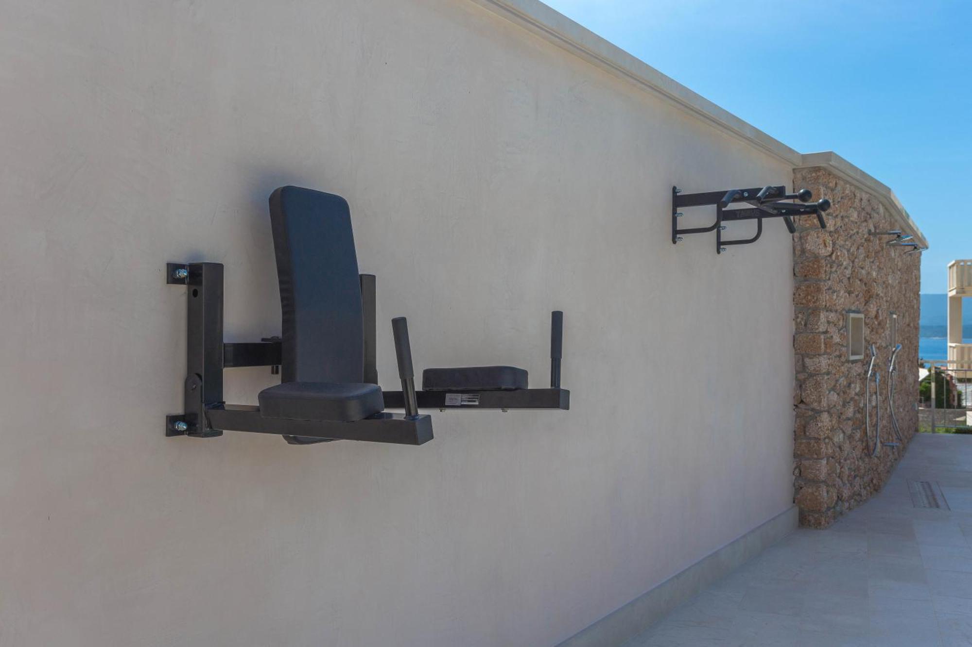 Grey House Apartment Bol Exterior photo