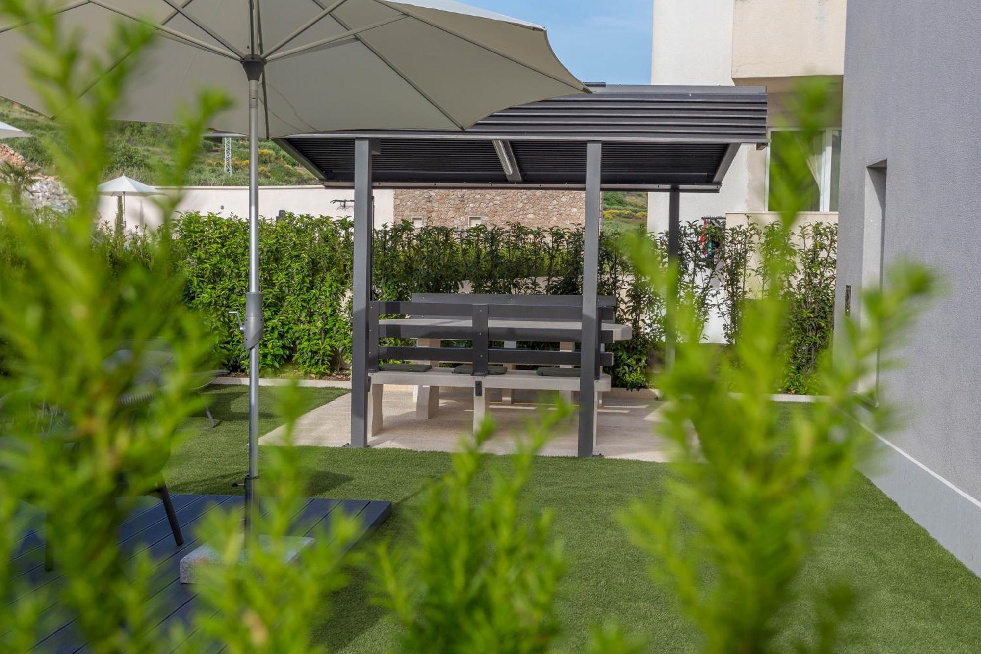 Grey House Apartment Bol Exterior photo