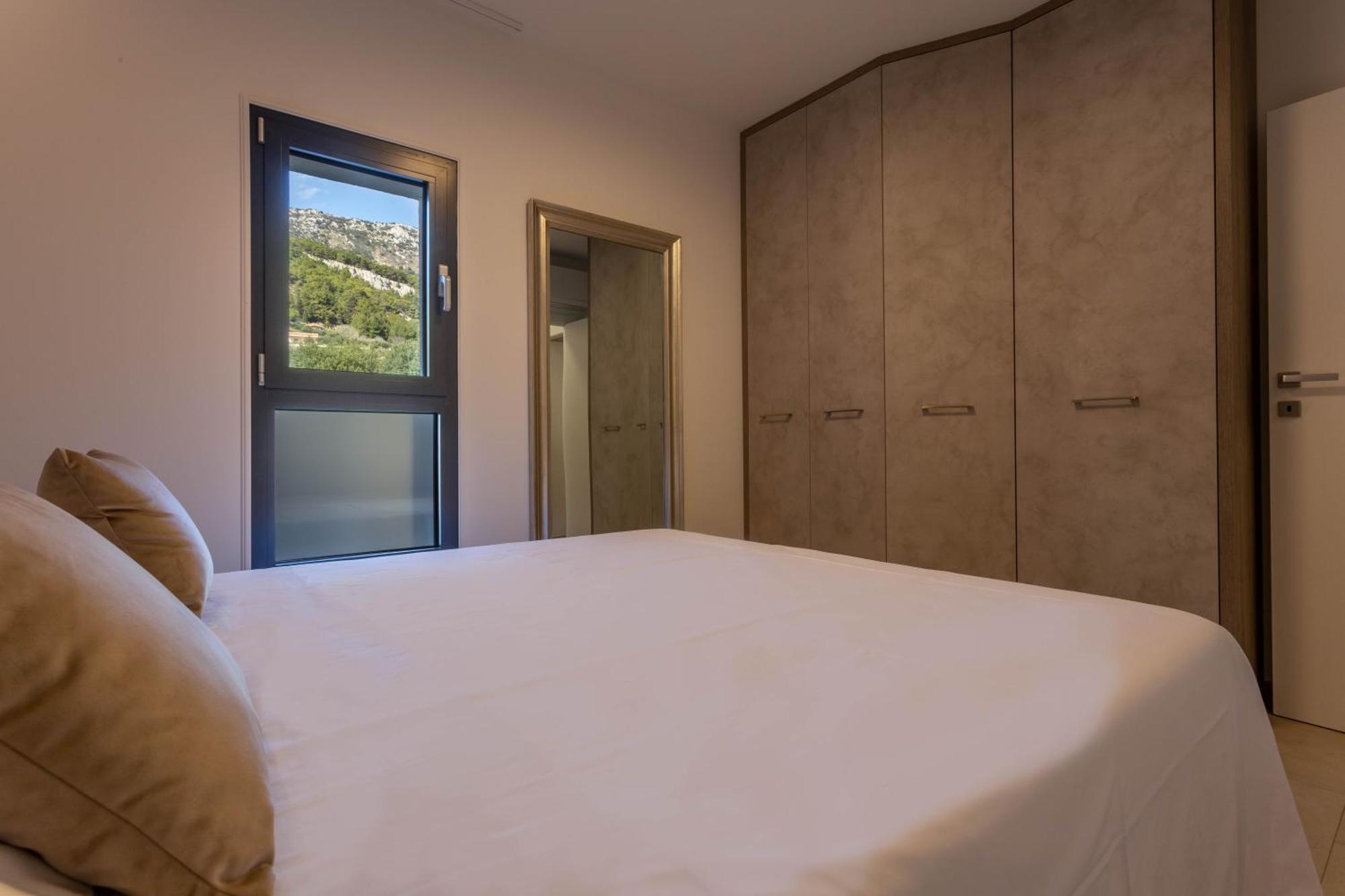 Grey House Apartment Bol Exterior photo